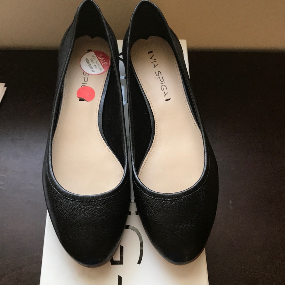 NIB Black leather Via Spiga flats